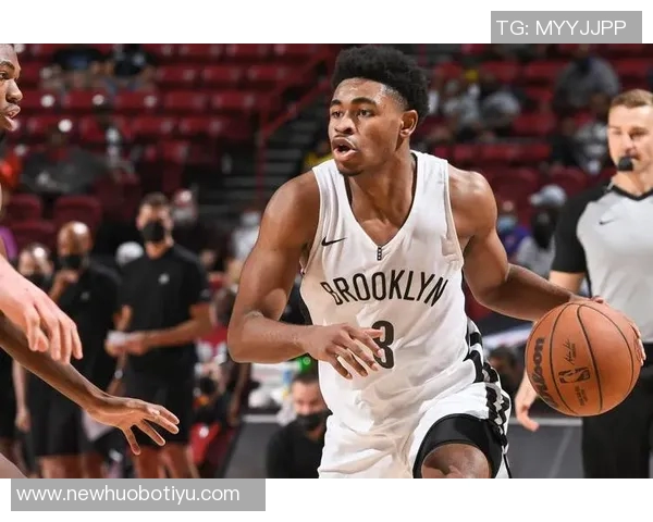 卡梅隆托马斯在进攻中偏爱持球突破而非迅速决策的表现分析 卡梅隆托马斯在进攻中偏爱持球突破而非迅速决策的表现分析