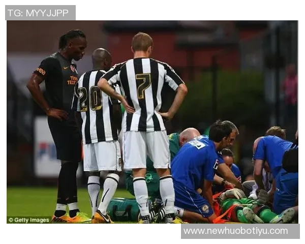 米兰左后卫埃斯图皮尼安国家队受伤脚踝伤势待评估