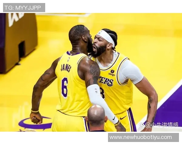 里夫斯赞詹姆斯无论传球还是投篮总能做出明智选择不受外界干扰 里夫斯赞詹姆斯无论传球还是投篮总能做出明智选择不受外界干扰